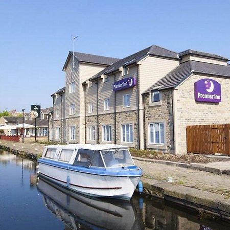 Premier Inn Huddersfield Central Exterior photo
