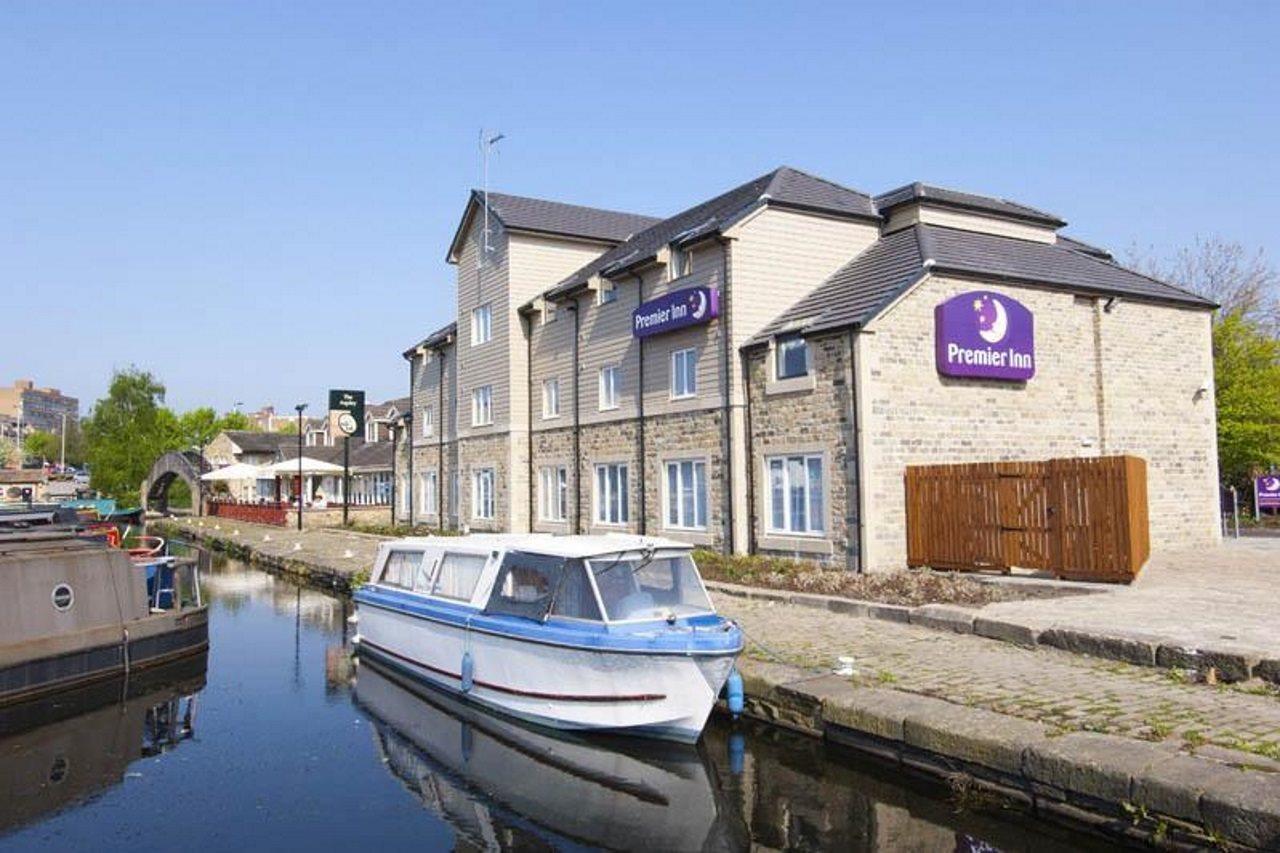 Premier Inn Huddersfield Central Exterior photo