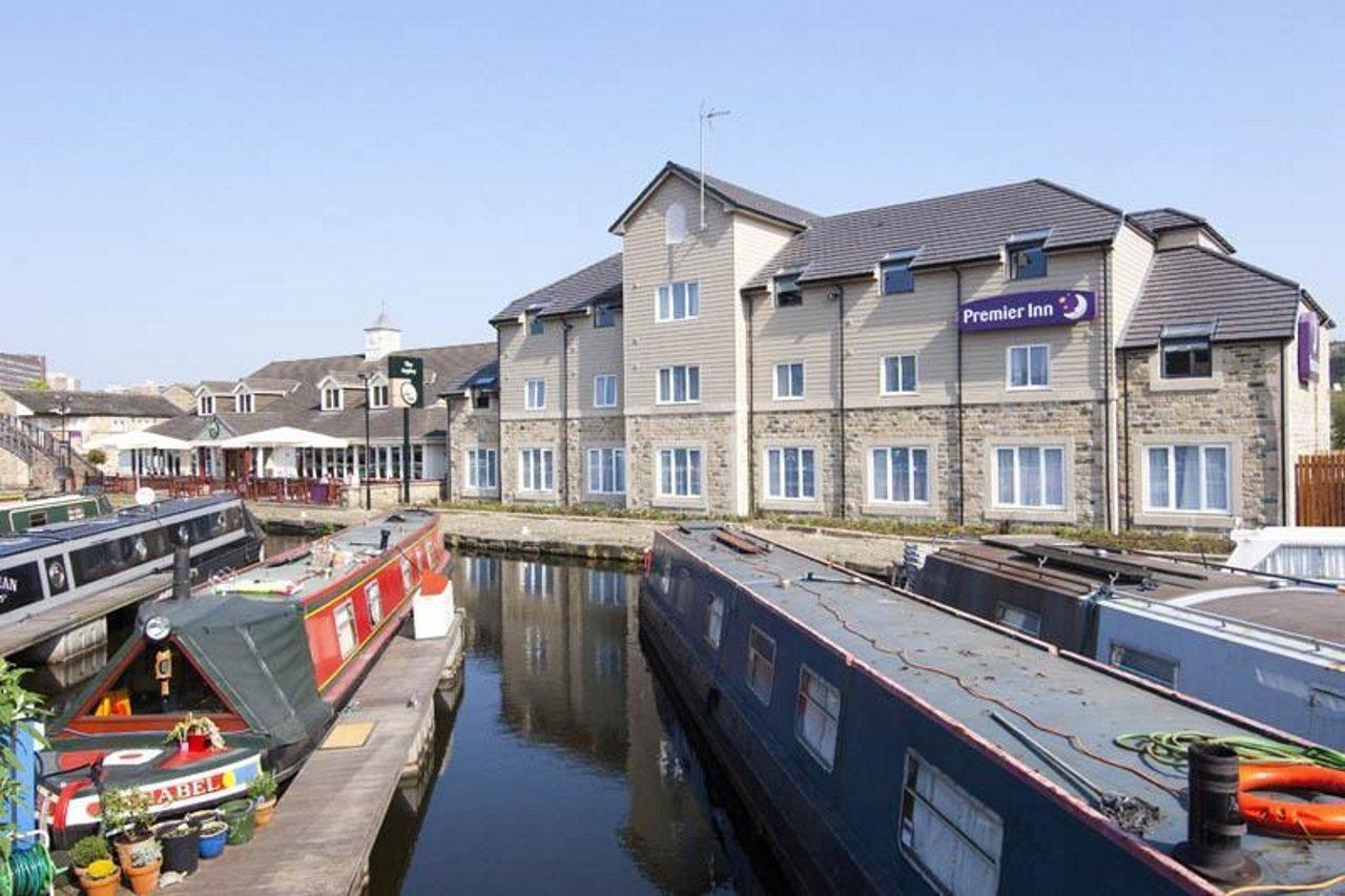Premier Inn Huddersfield Central Exterior photo